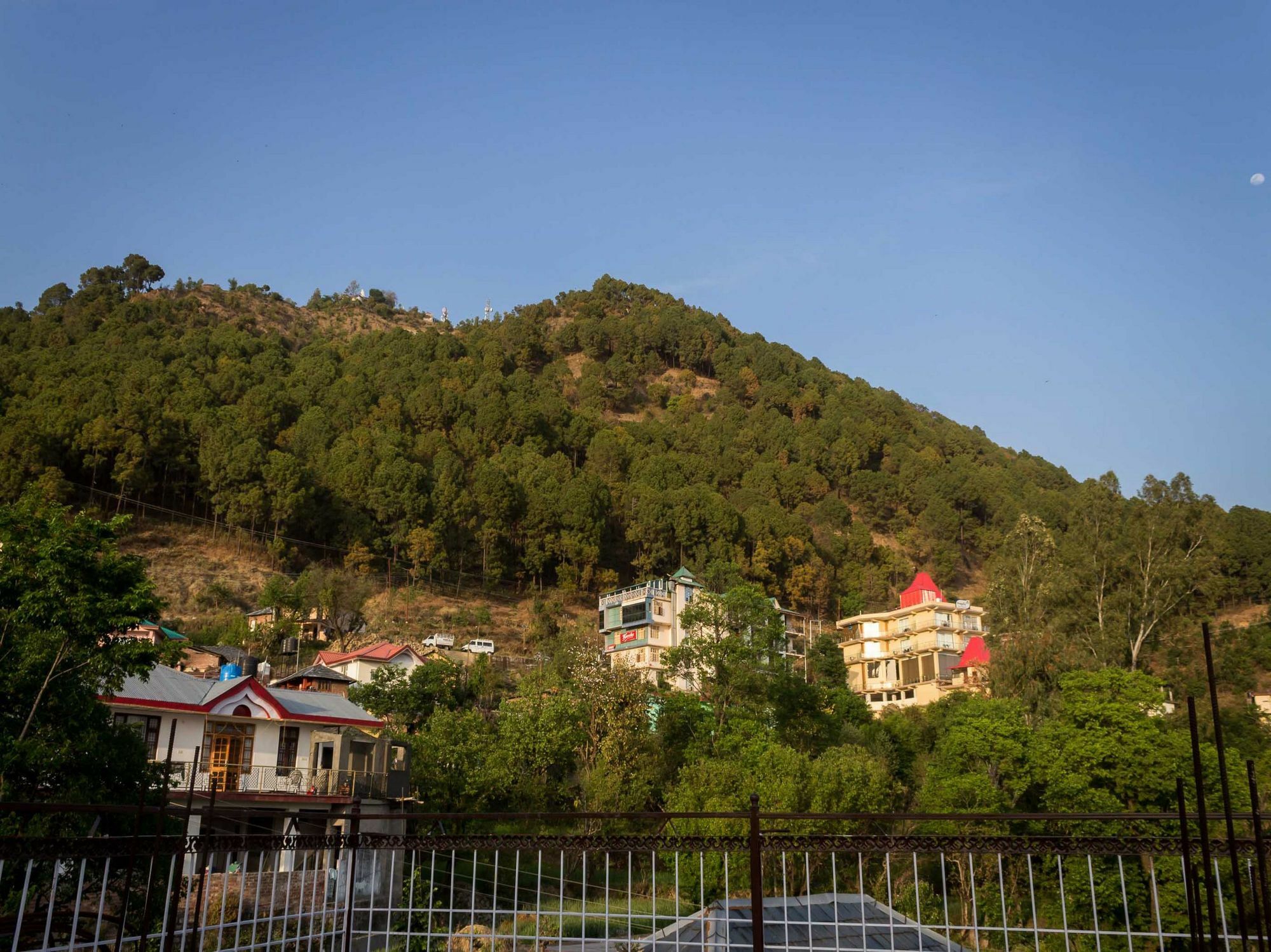 Oyo Home 13409 Cozy Stay Dharamsala Zewnętrze zdjęcie
